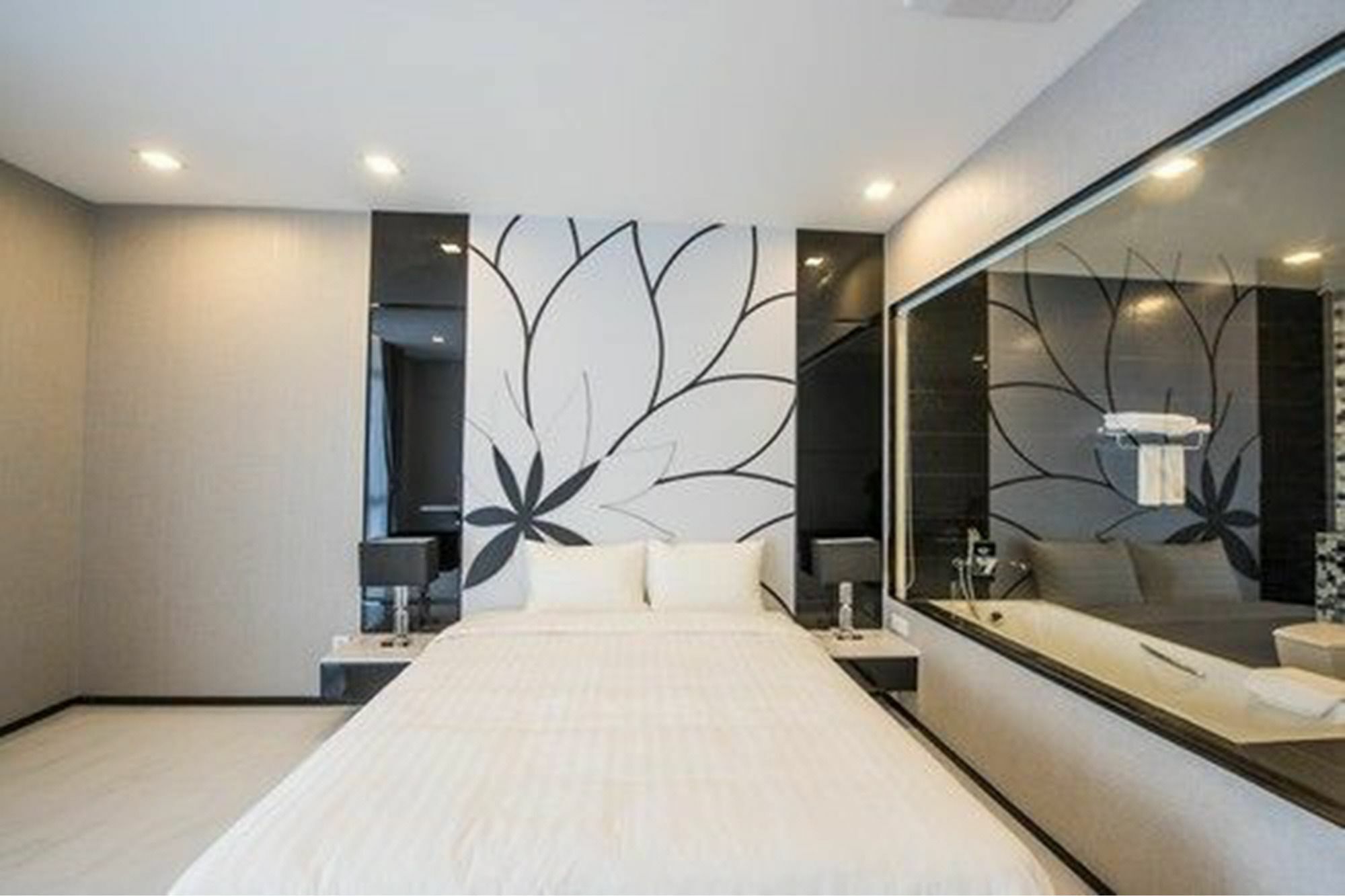 Maline Exclusive Serviced Apartments Phnom-Penh Buitenkant foto